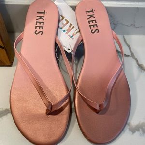 NWT TKEES Pink Oyster sandles
